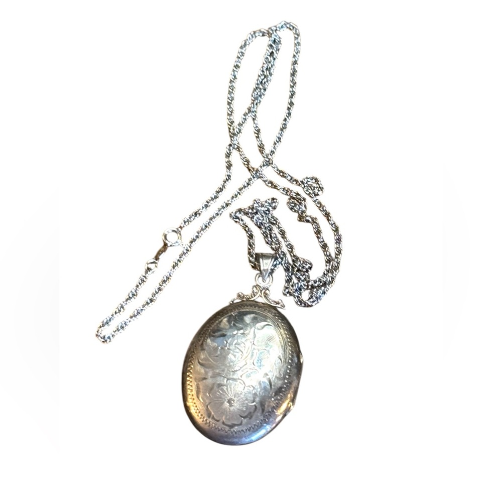 Vintage sterling  Silver 925 Victorian styled etched floral Locket Necklace